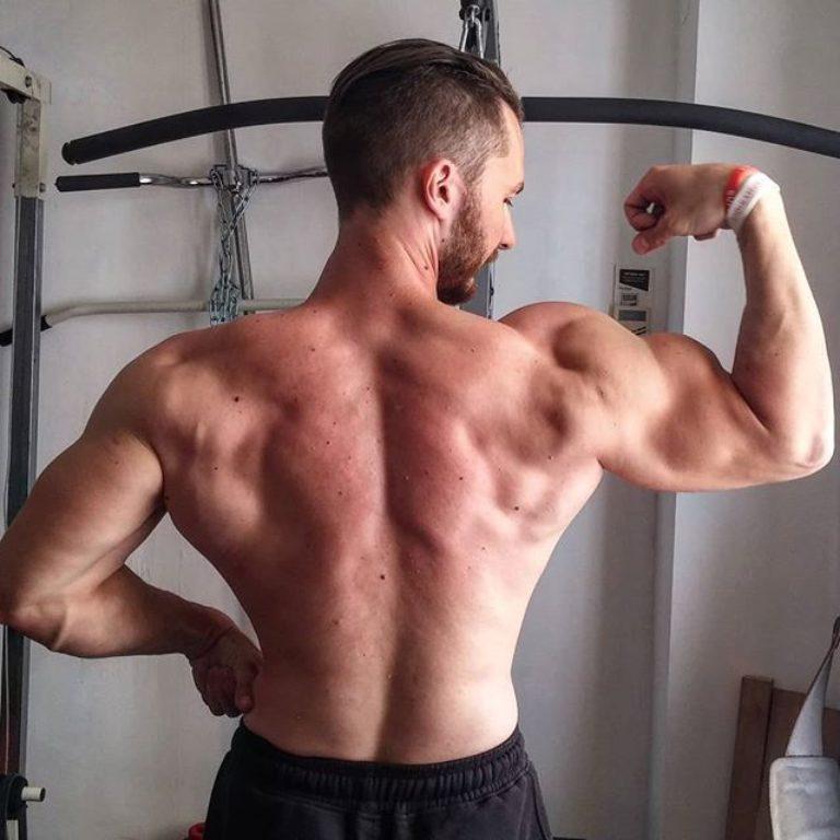 Comment avoir de gros bras en s'entraînant à domicile La Méthode Street