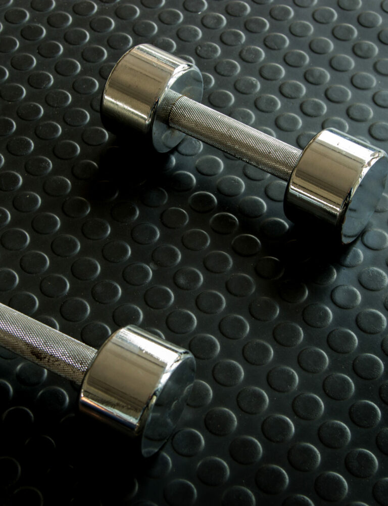 Dalles de sol musculation (home gym et salle) 30 AdobeStock 411444010 scaled
